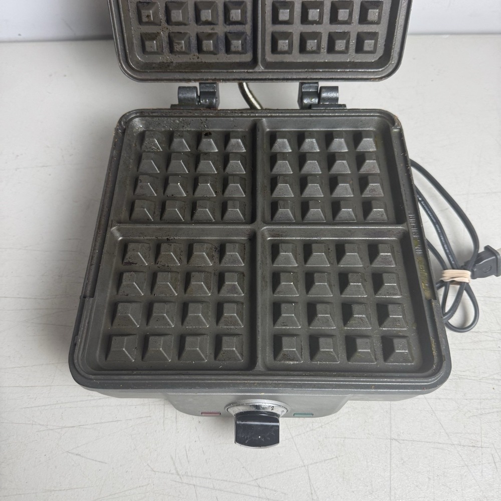 Cuisinart WAF300 1200 W Belgian Waffle Maker - Stainless Steel Non-Stick Works - Picture 3 of 9